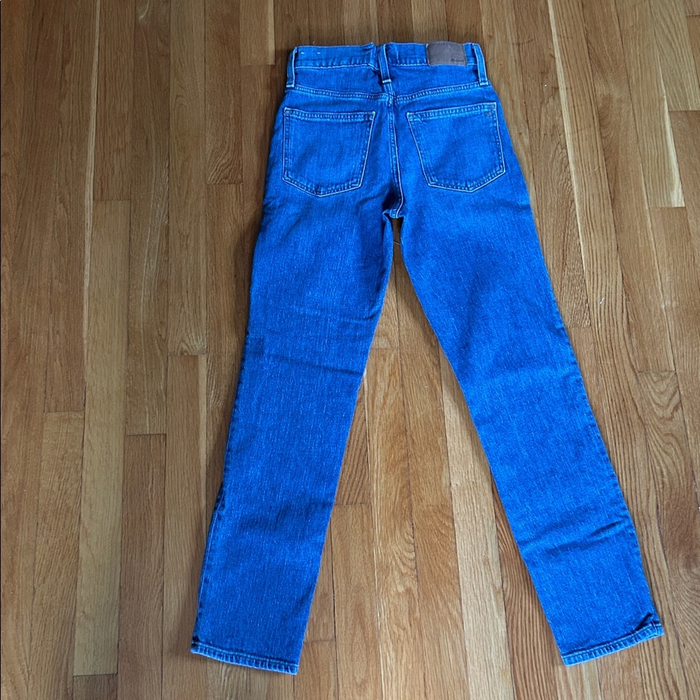 Madewell women’s Straight-Leg Denim Jeans in Blue - Picture 4 of 9